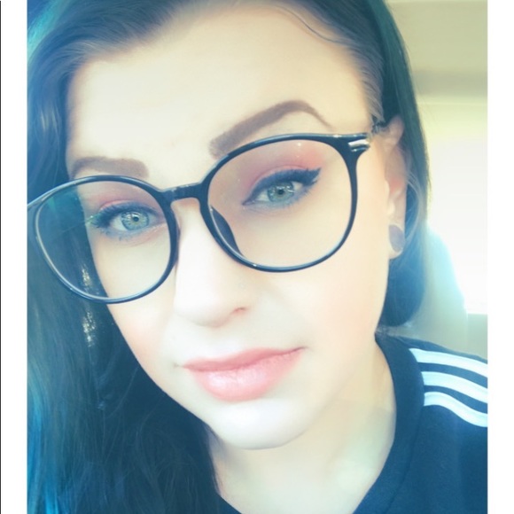 Meet your Posher, Mindy - Picture 5 of 6